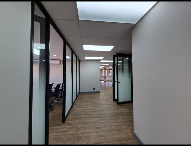 222M² OFFICE TO LET IN DUNKELD WEST